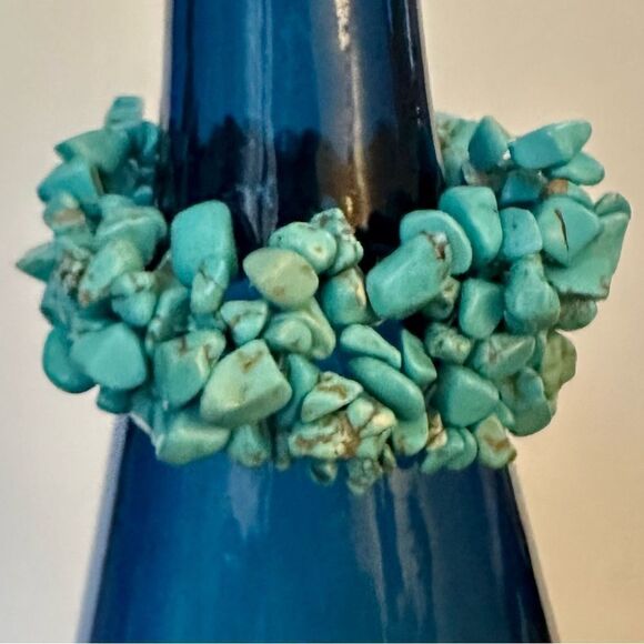 Handmade vintage multi row turquoise chip stretch bracelet - Picture 2 of 3